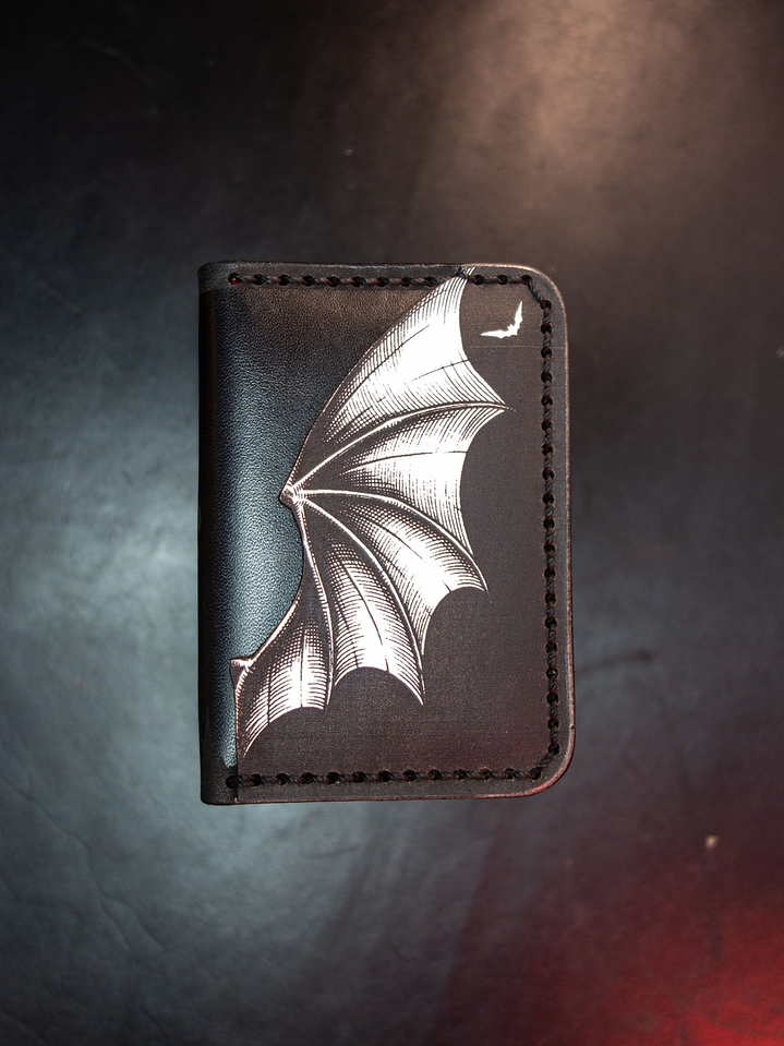 TARJETERO VERTICAL DE CUERO DRACULA - GOTICO 1