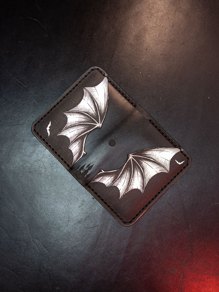 TARJETERO VERTICAL DE CUERO DRACULA - GOTICO 2