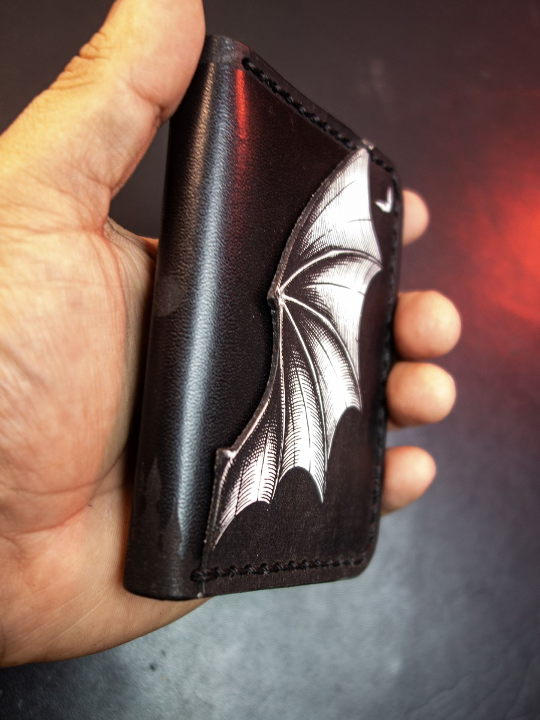 TARJETERO VERTICAL DE CUERO DRACULA - GOTICO 3
