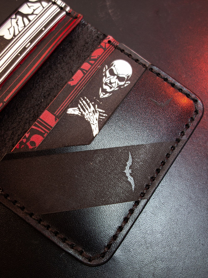 TARJETERO VERTICAL DE CUERO DRACULA - GOTICO 5