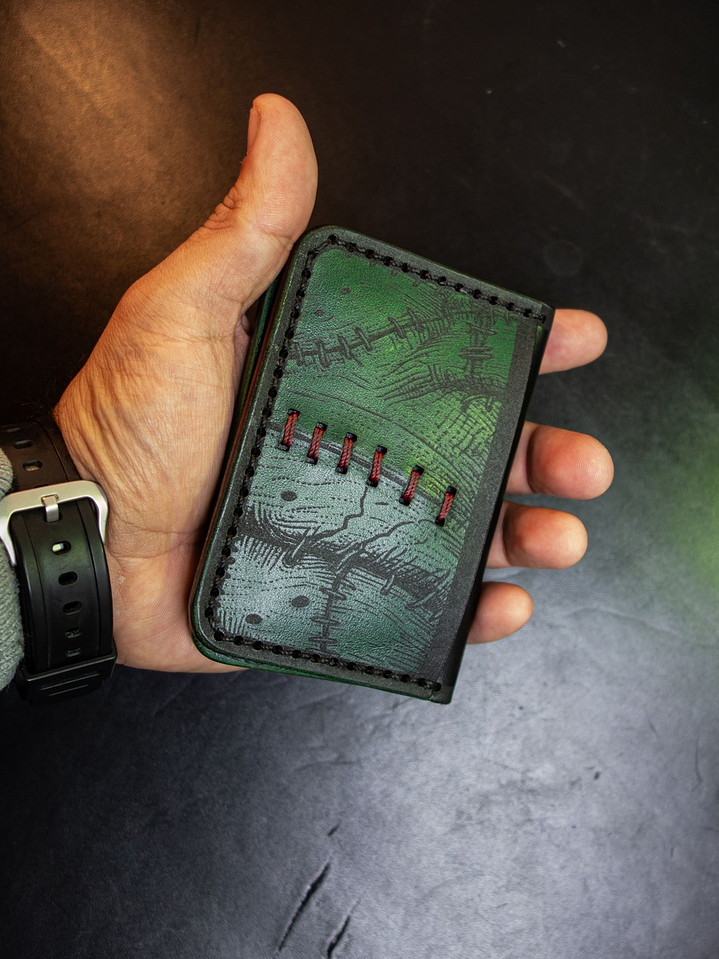 TARJETERO VERTICAL DE CUERO FRANKENSTEIN  4