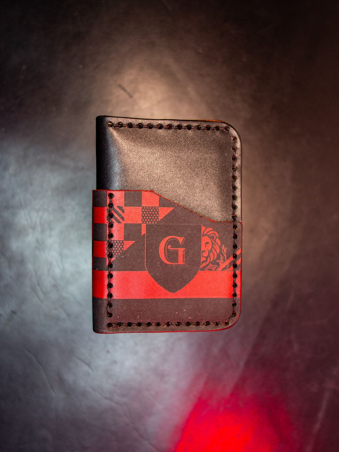 TARJETERO VERTICAL DE CUERO INSPIRADO EN GRYFFINDOR    1