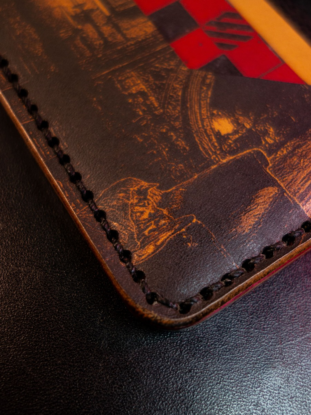 TARJETERO VERTICAL DE CUERO INSPIRADO EN GRYFFINDOR    4