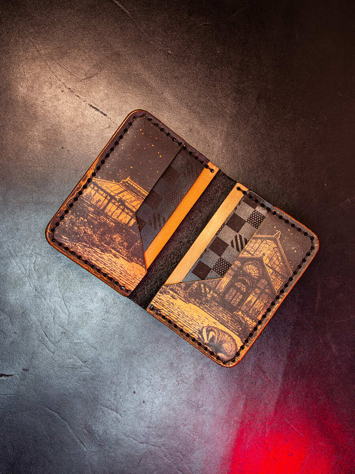 TARJETERO VERTICAL DE CUERO INSPIRADO EN HUFFLEPUFF 2