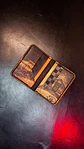 TARJETERO VERTICAL DE CUERO INSPIRADO EN HUFFLEPUFF - Miniatura 2