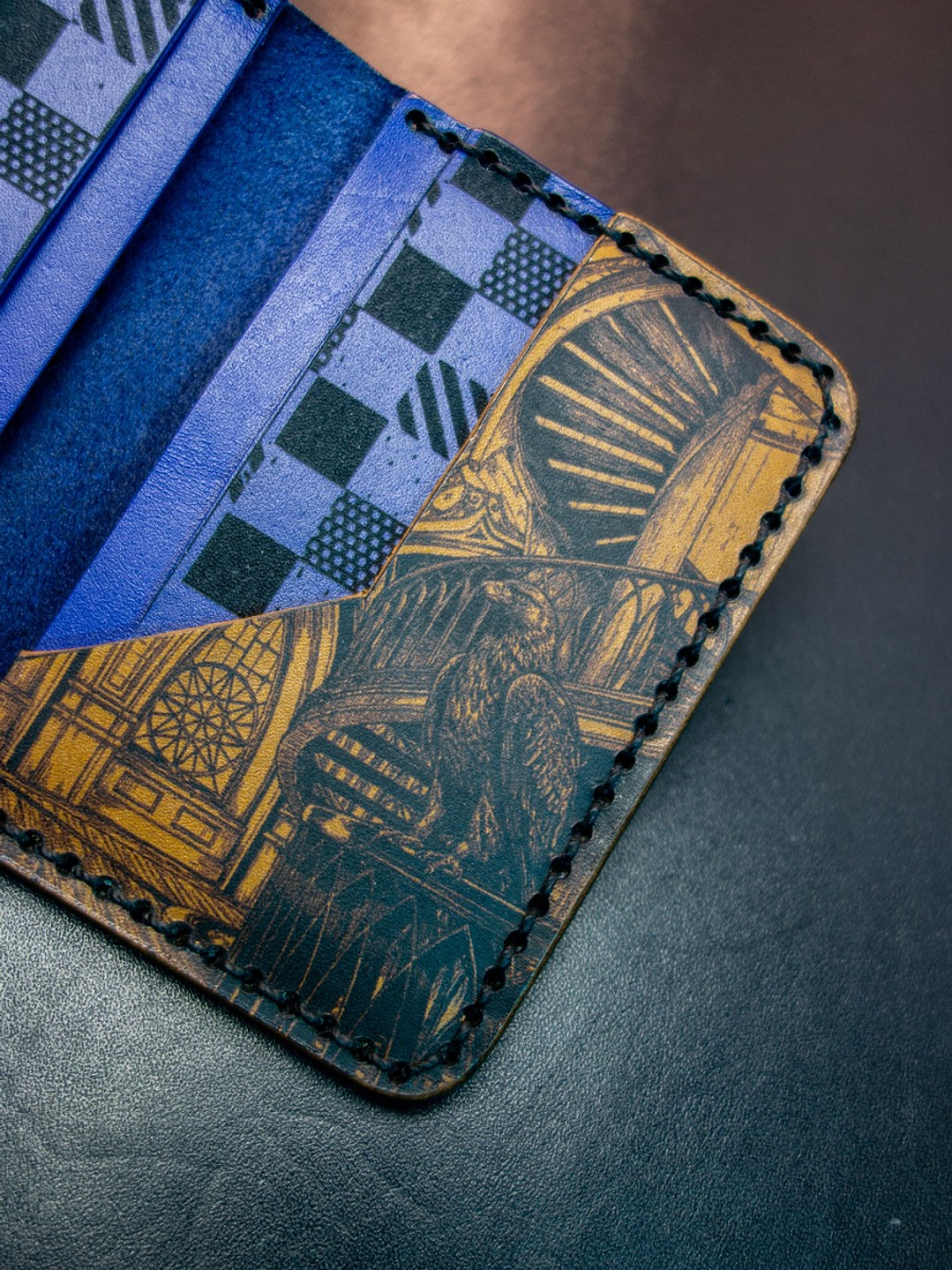 TARJETERO VERTICAL DE CUERO INSPIRADO EN REVENCLAW 4