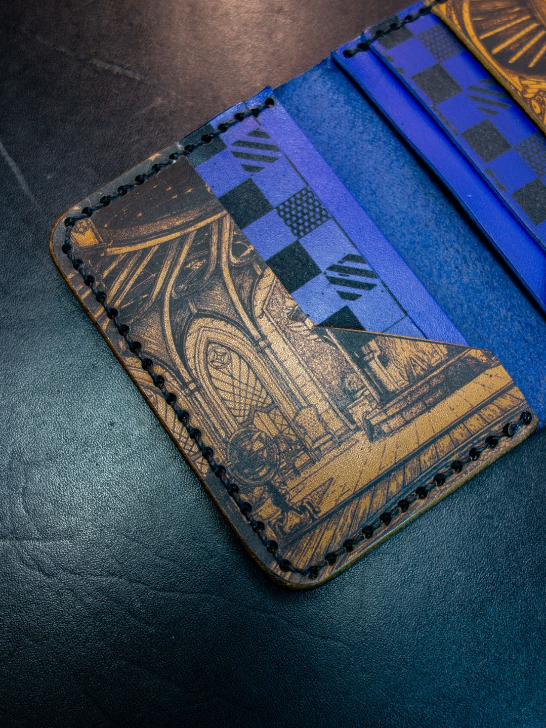 TARJETERO VERTICAL DE CUERO INSPIRADO EN REVENCLAW 5