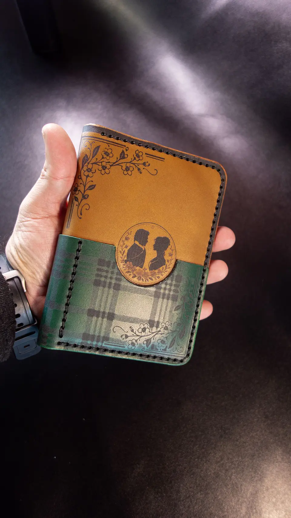 Porta Pasaporte de Cuero Inspirado en Outlander | Astori  9