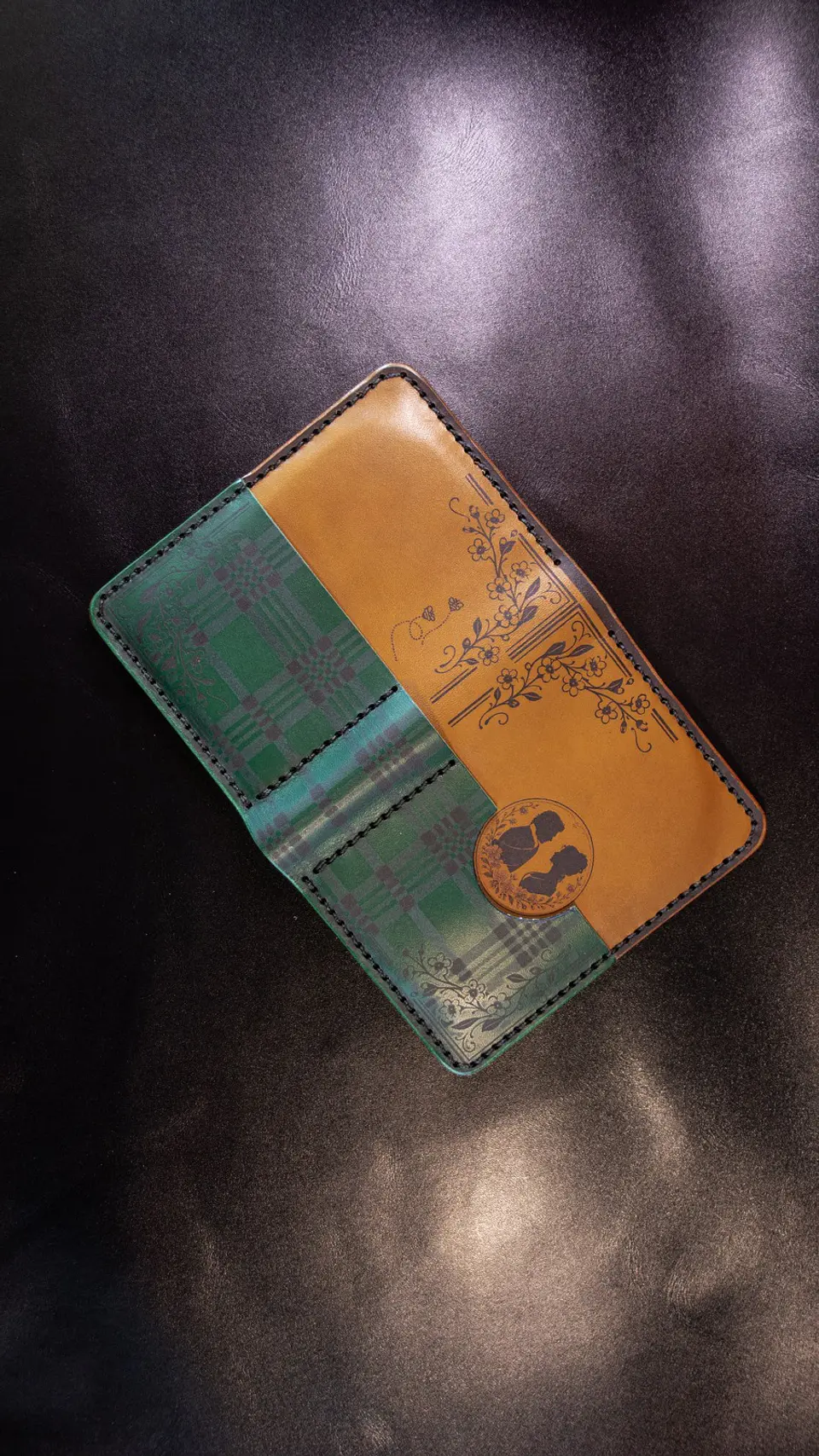 Porta Pasaporte de Cuero Inspirado en Outlander | Astori  7