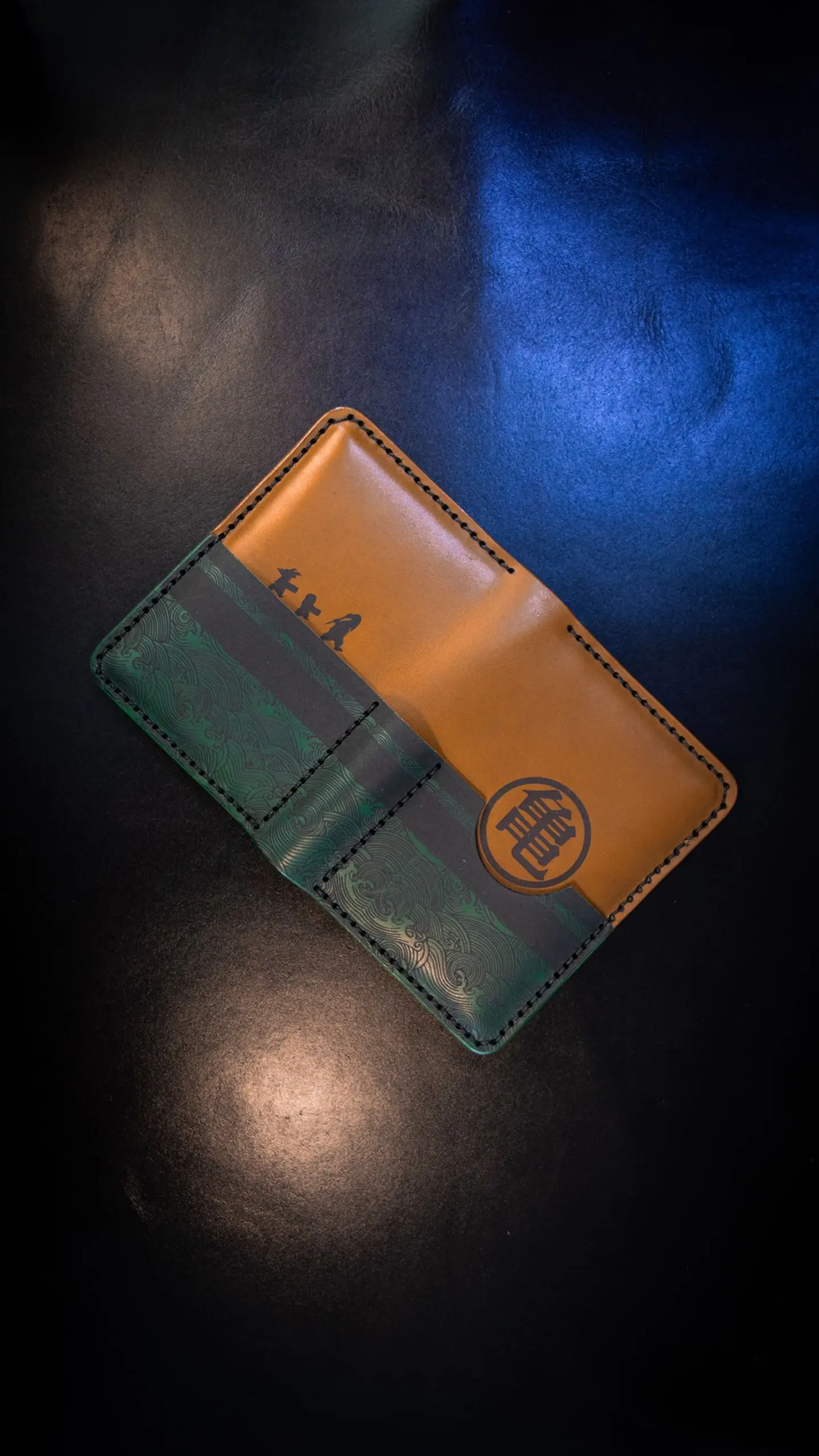 Porta Pasaporte de Cuero  Inspirado en Dragon Ball 3