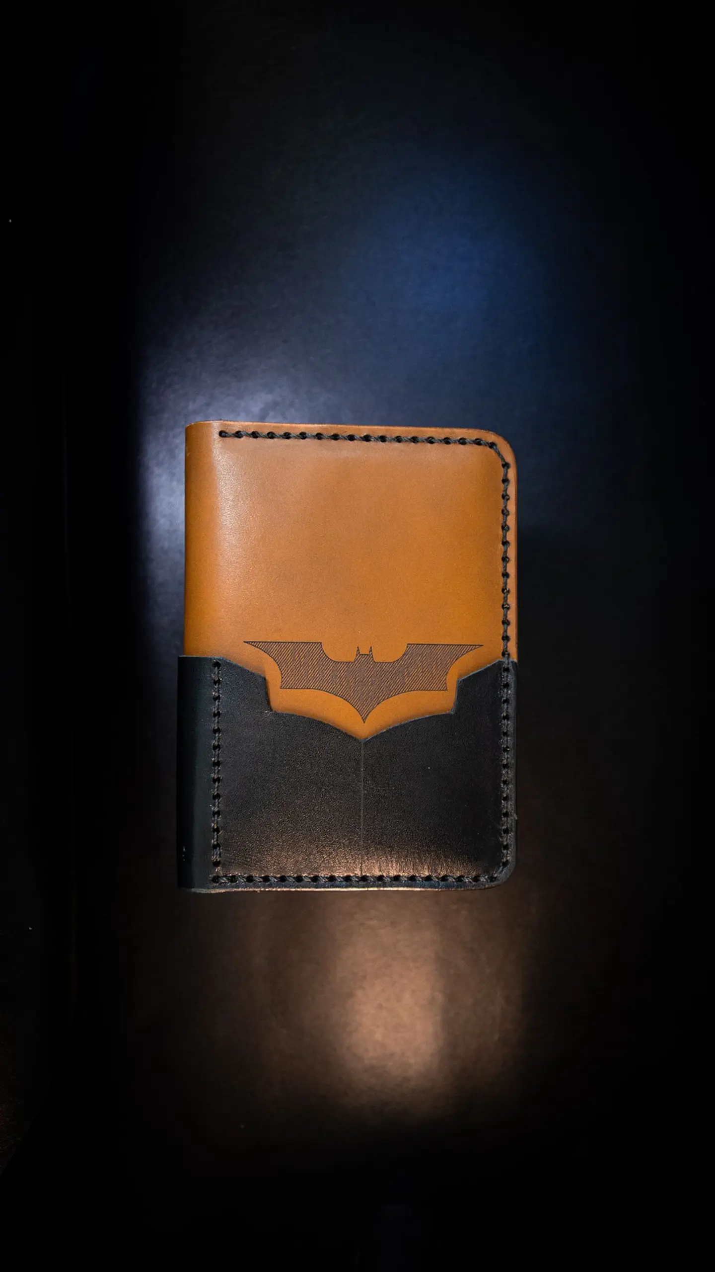 Porta Pasaporte de Cuero Batman – Edición Conceptual ASTORI 1
