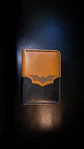 Porta Pasaporte de Cuero Batman – Edición Conceptual ASTORI - Miniatura 1