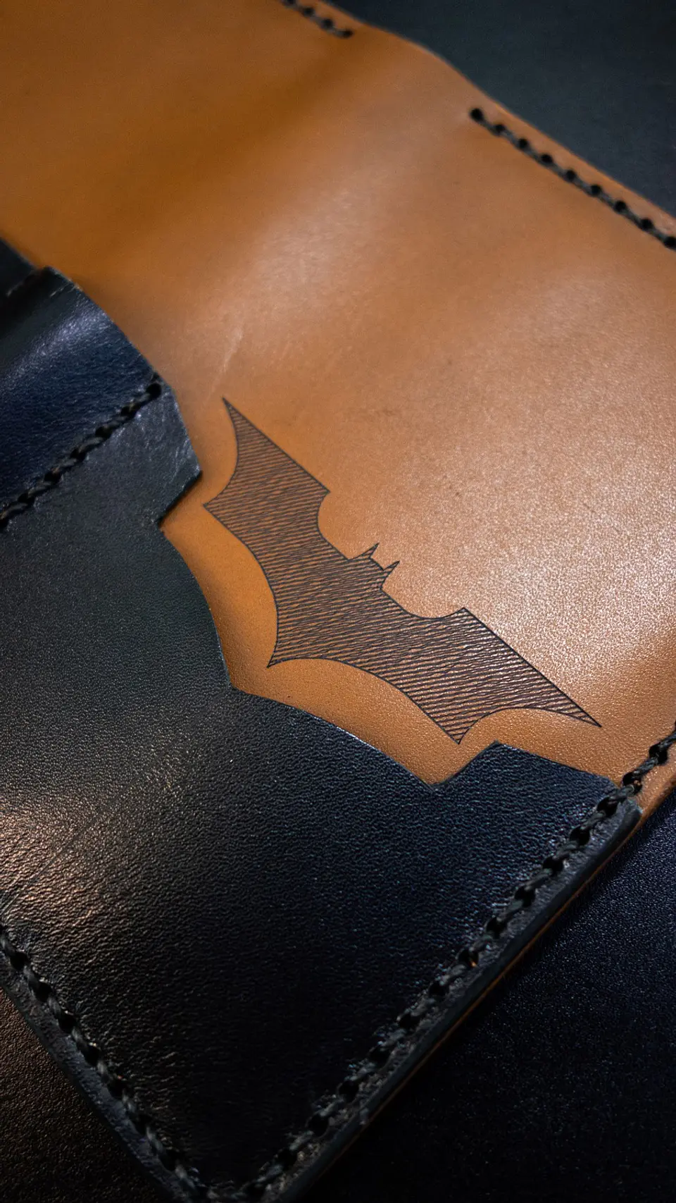 Porta Pasaporte de Cuero Batman – Edición Conceptual ASTORI 7