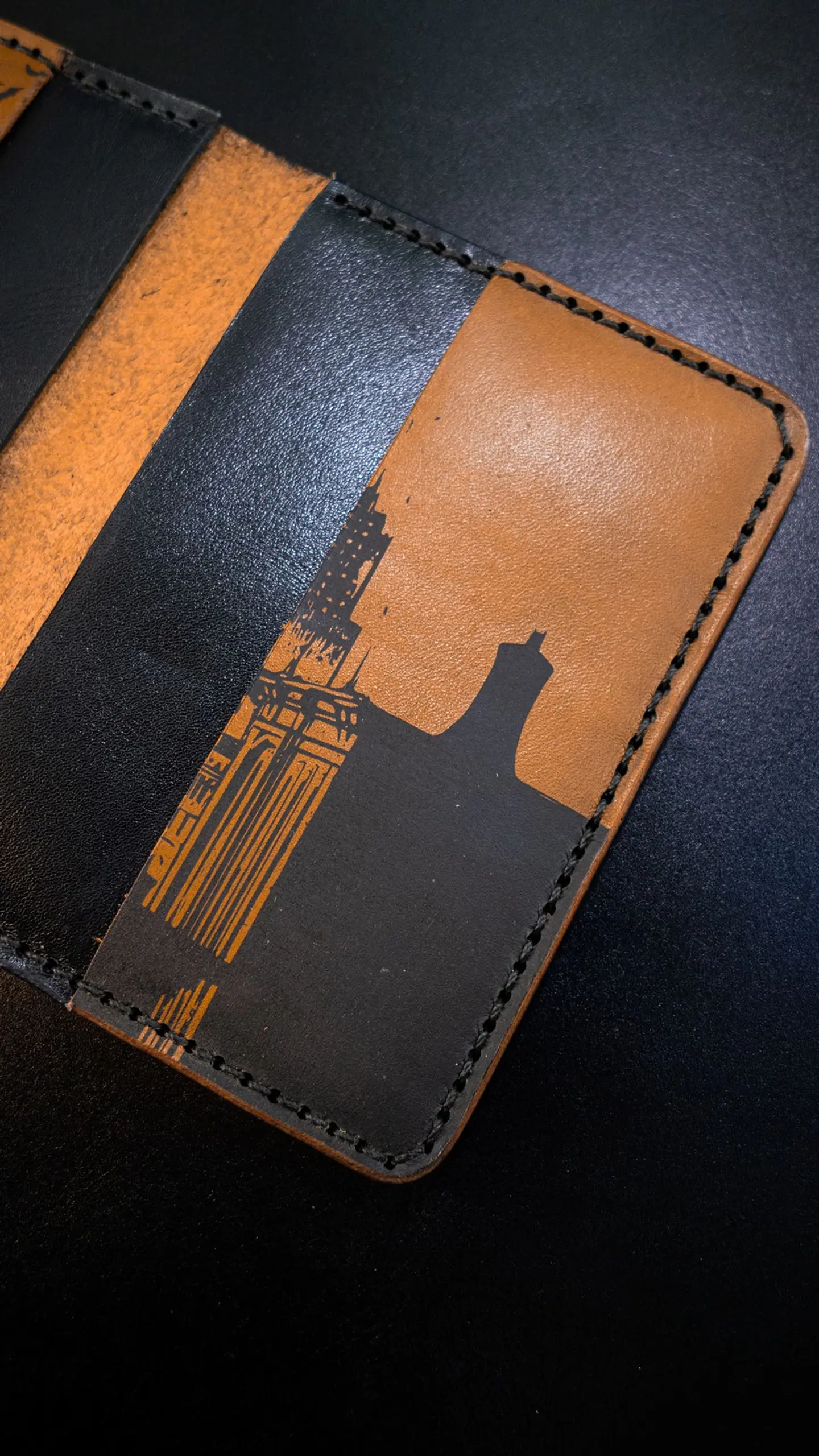 Porta Pasaporte de Cuero Batman – Edición Conceptual ASTORI 4