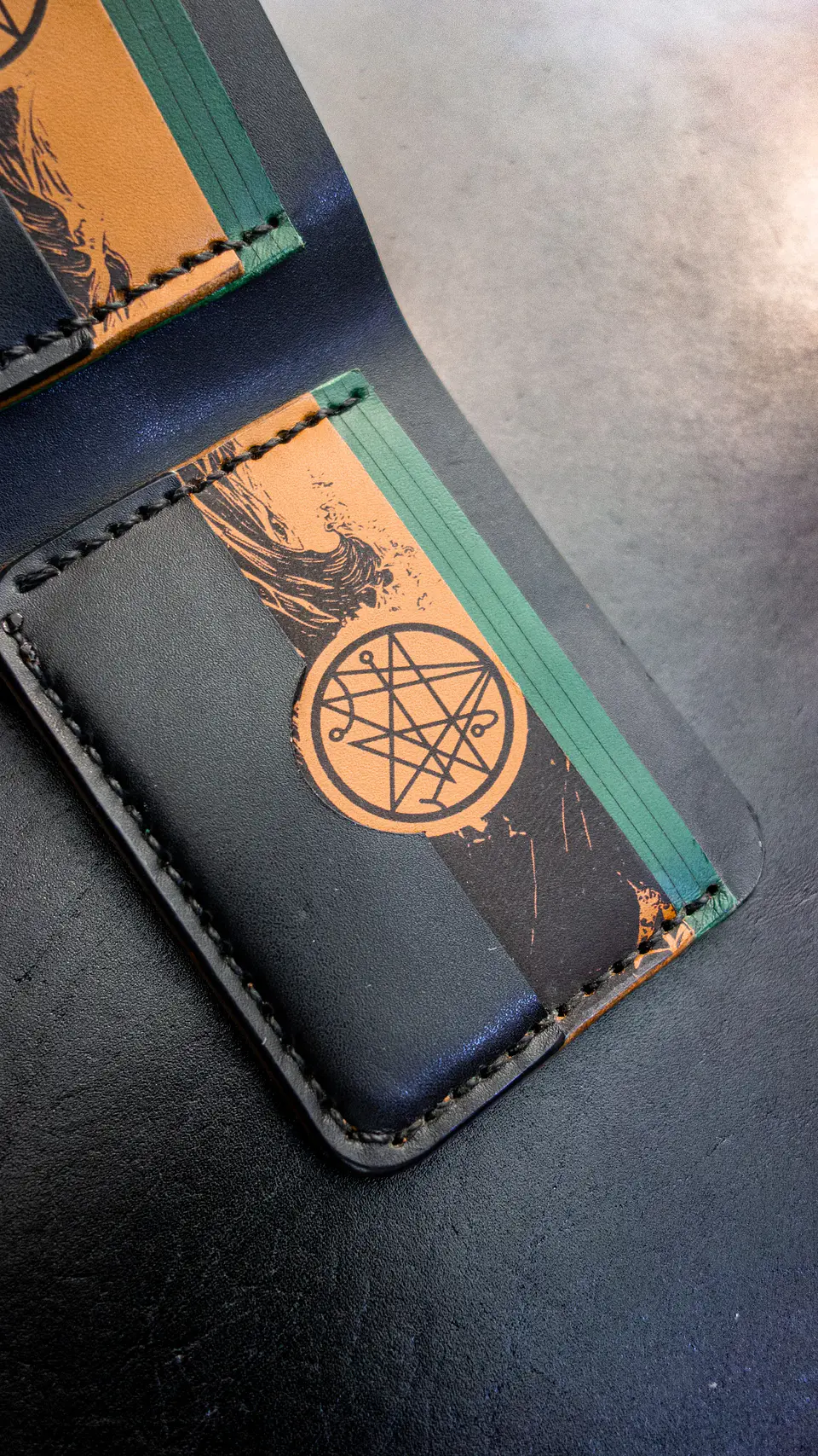 Billetera clásica Cthulhu de cuero | Diseño conceptual 4