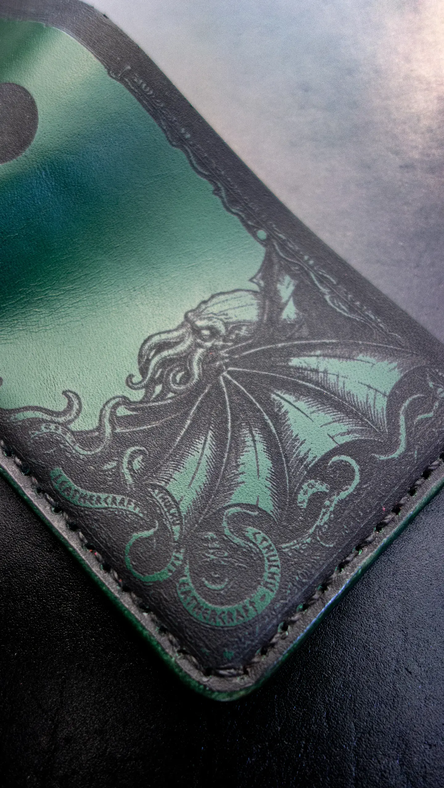 Billetera clásica Cthulhu de cuero Verde | Diseño conceptual 8