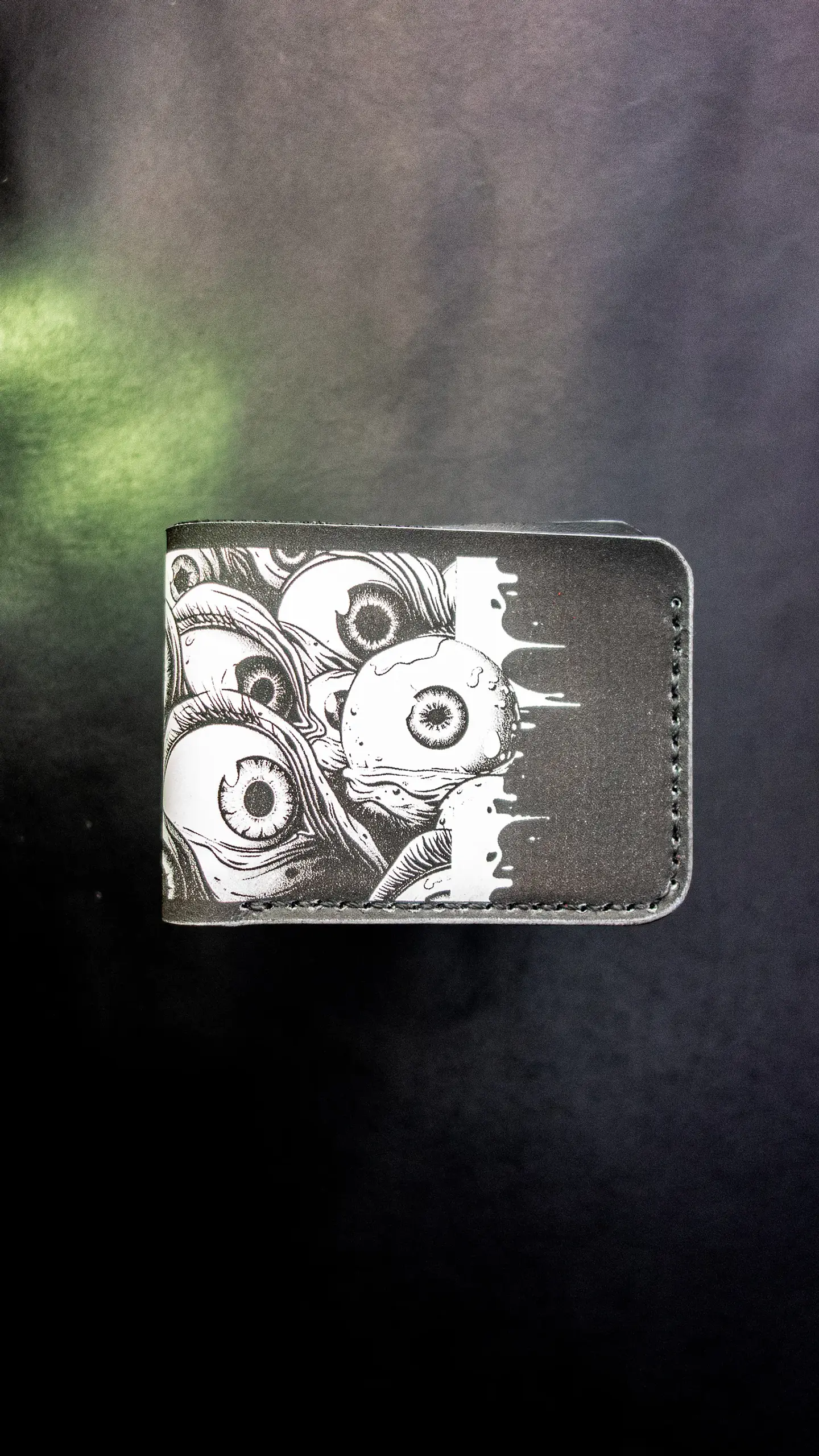 Billetera de cuero clásica Creepy Eyes 1