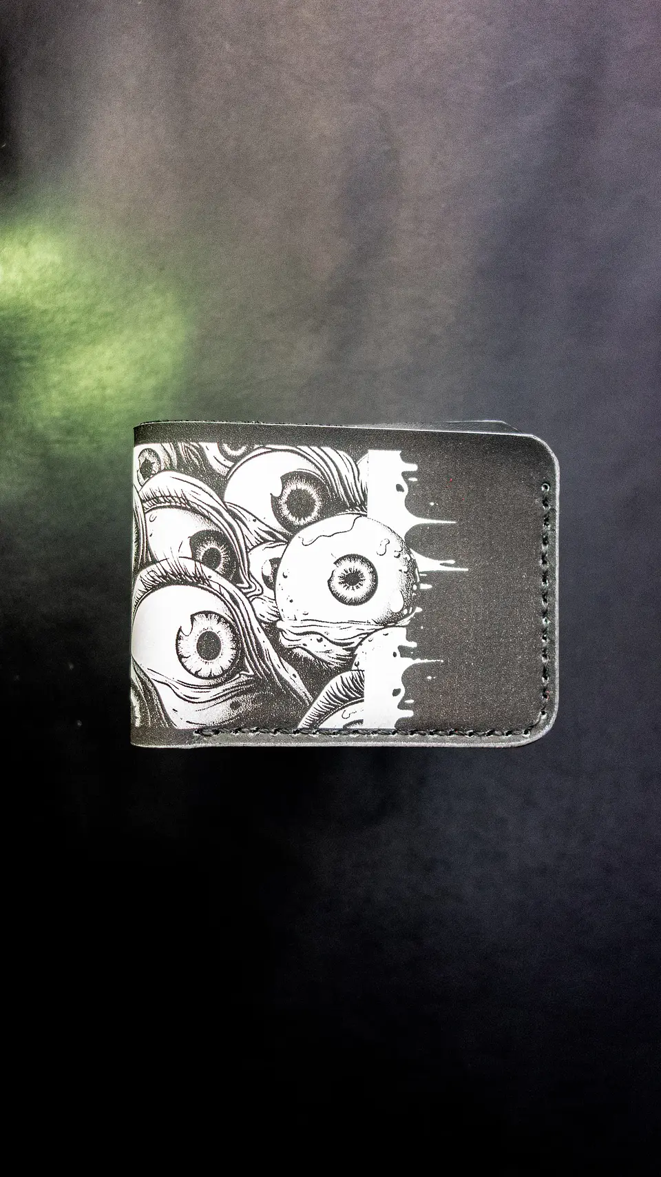 Billetera de cuero clásica Creepy Eyes 1
