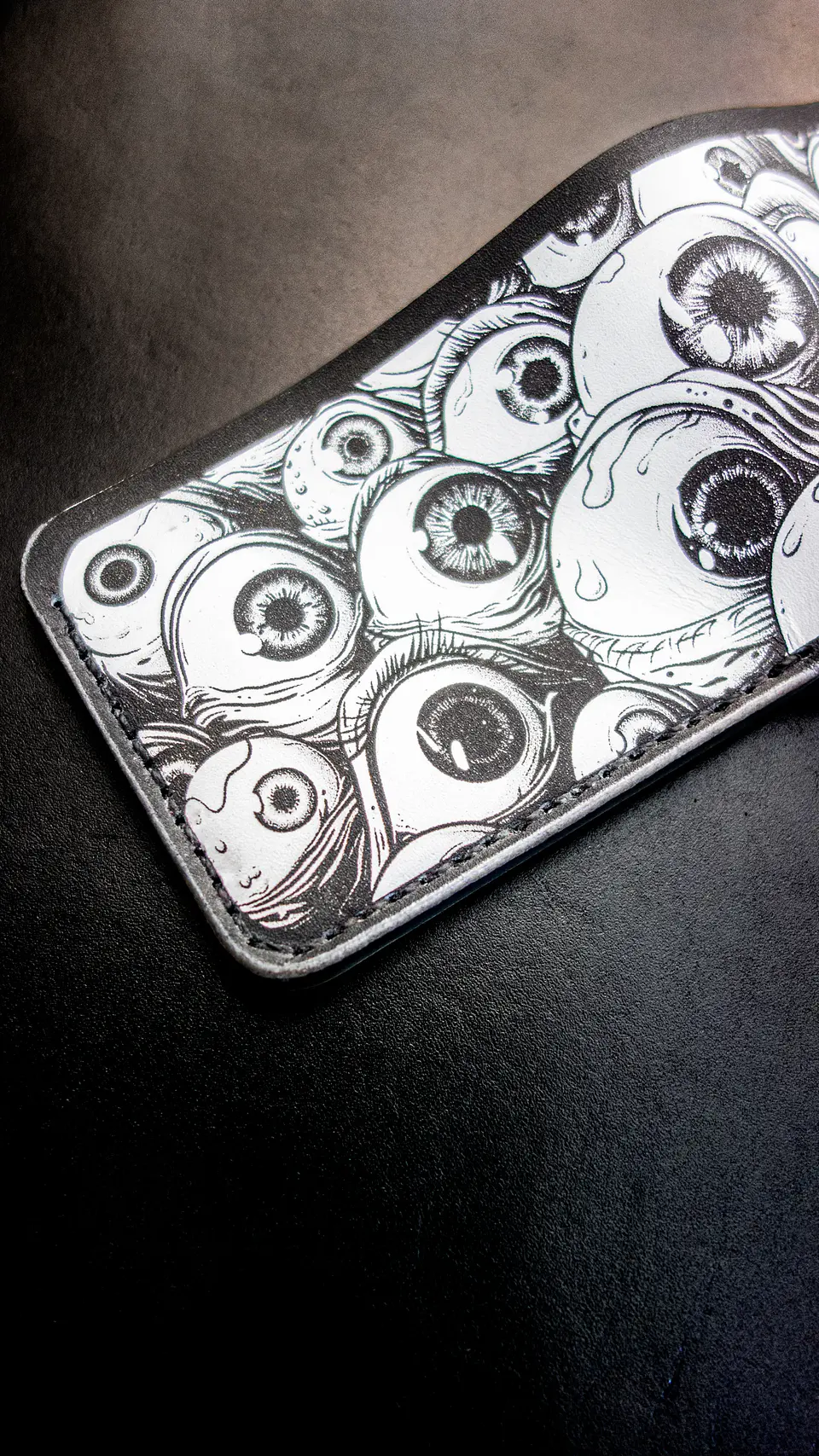 Billetera de cuero clásica Creepy Eyes 9
