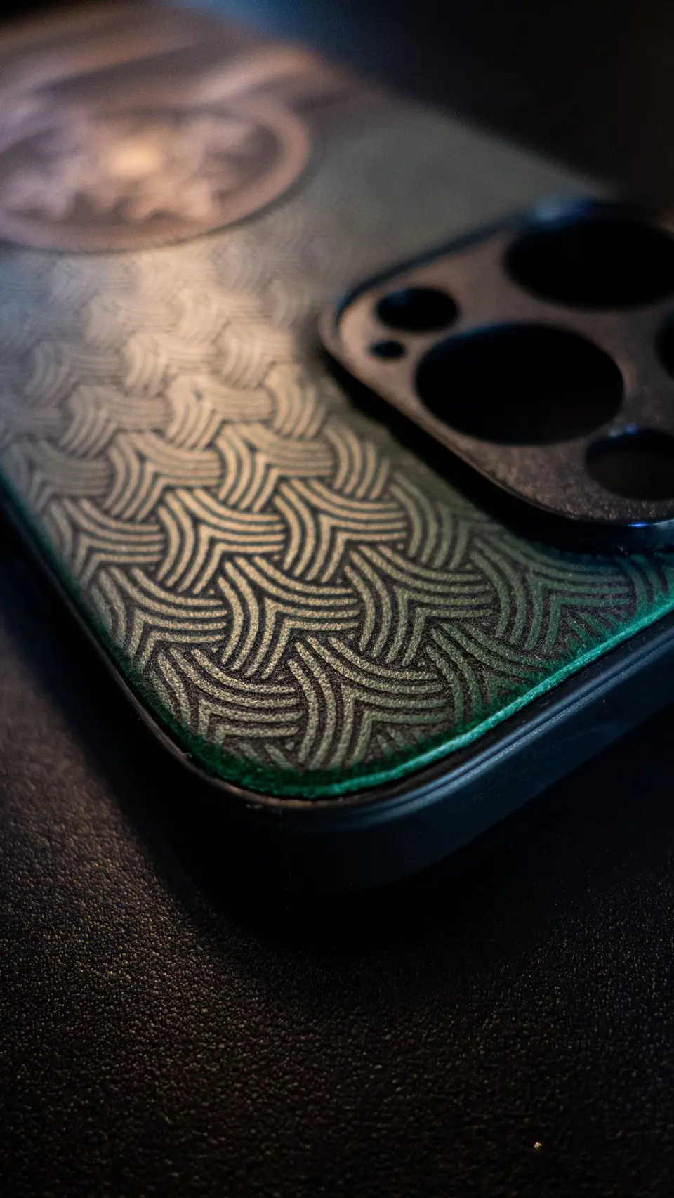 Carcasa de cuero para iPhone 16 Pro – Homenaje Rohirrim 4
