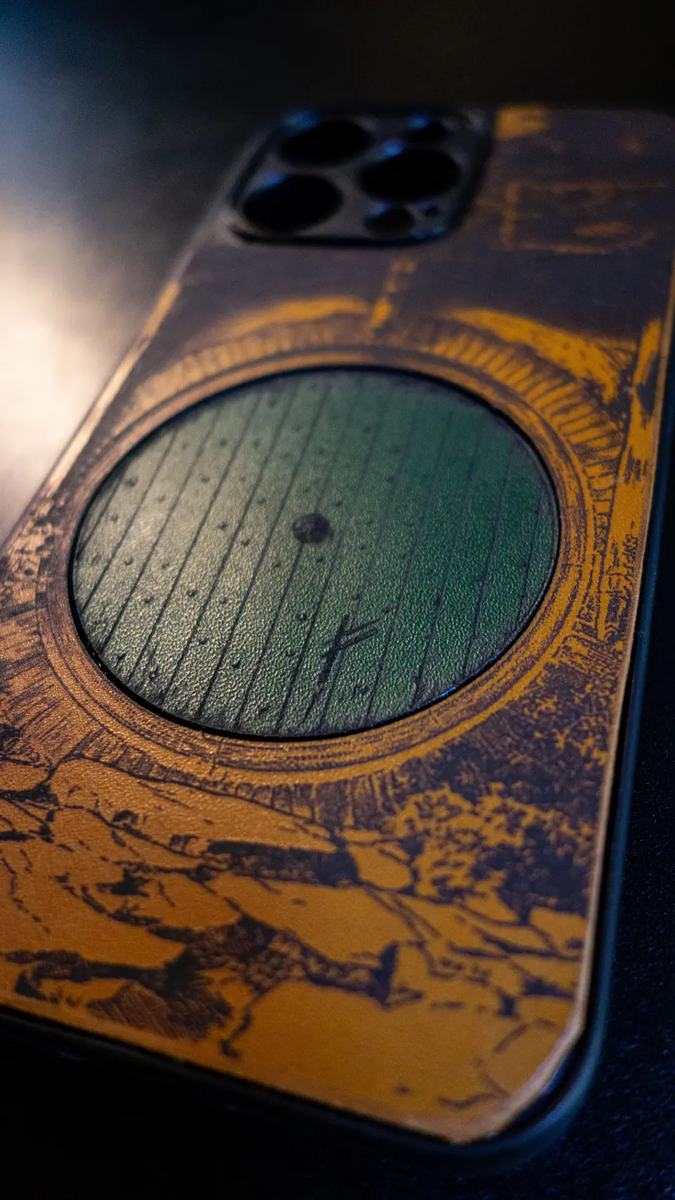 Carcasa de cuero para iPhone 16 Pro – La Puerta de la Comarca 3