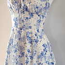 🤍. Vestido Greta blanco floral azul