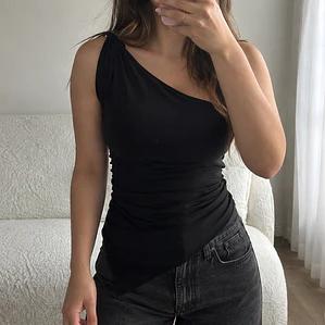 🖤. Top kaori en hombro descubierto