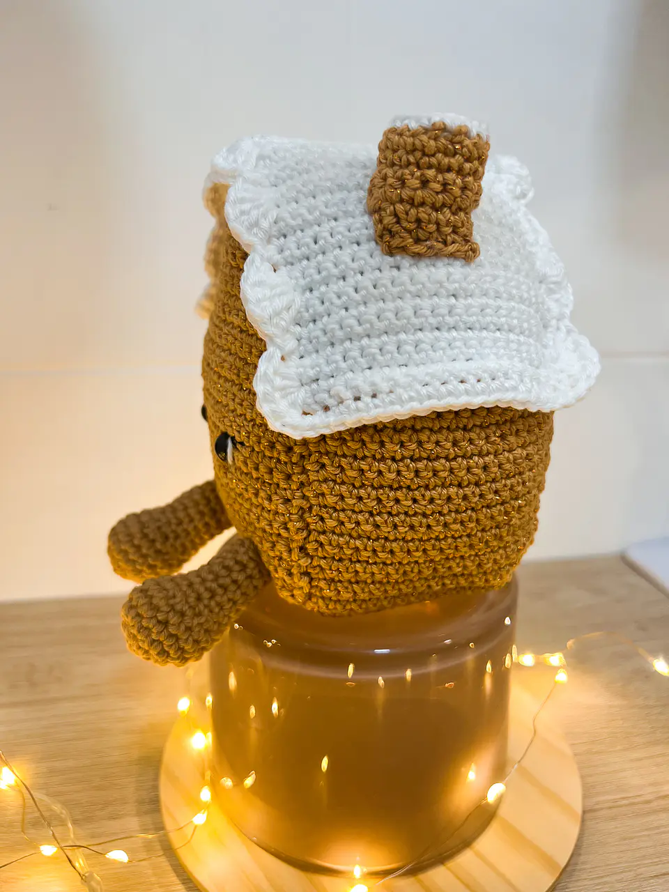 Gigi - Gingerbread House Amigurumi 4