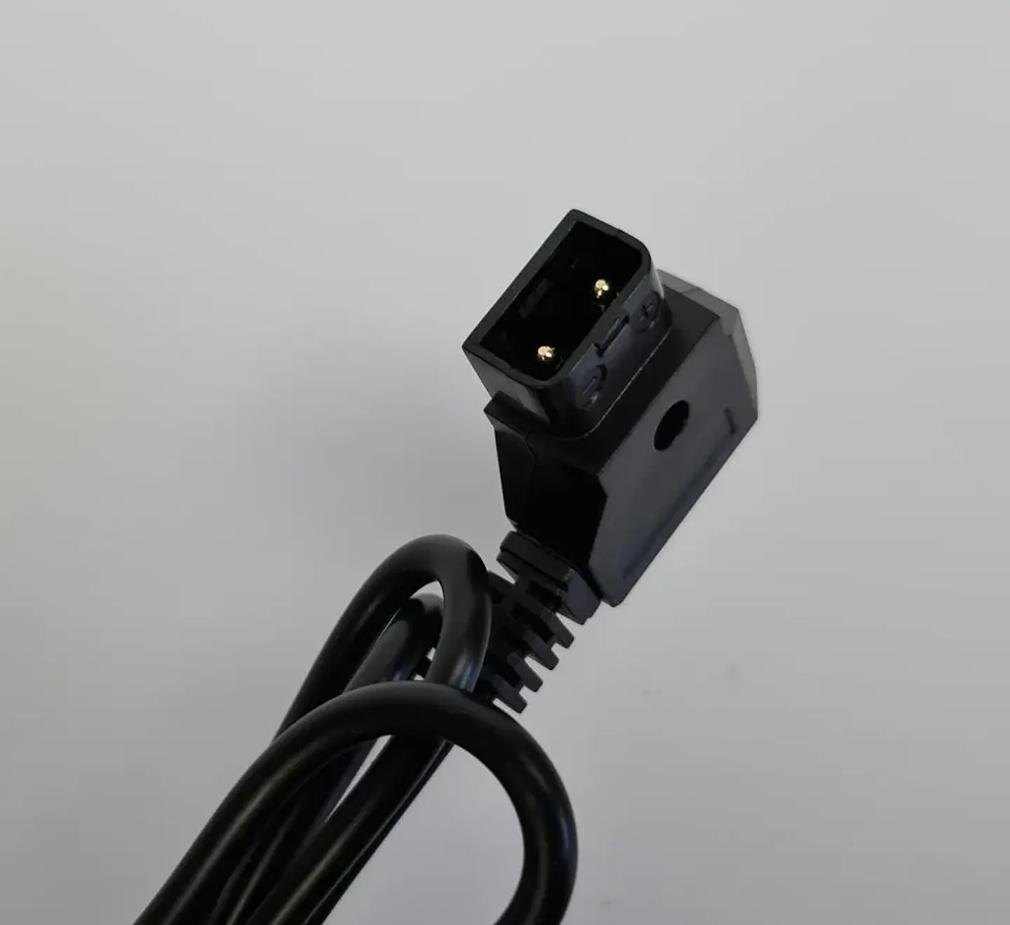 Iluminus Cargador V-mount tipo D-Tap 3
