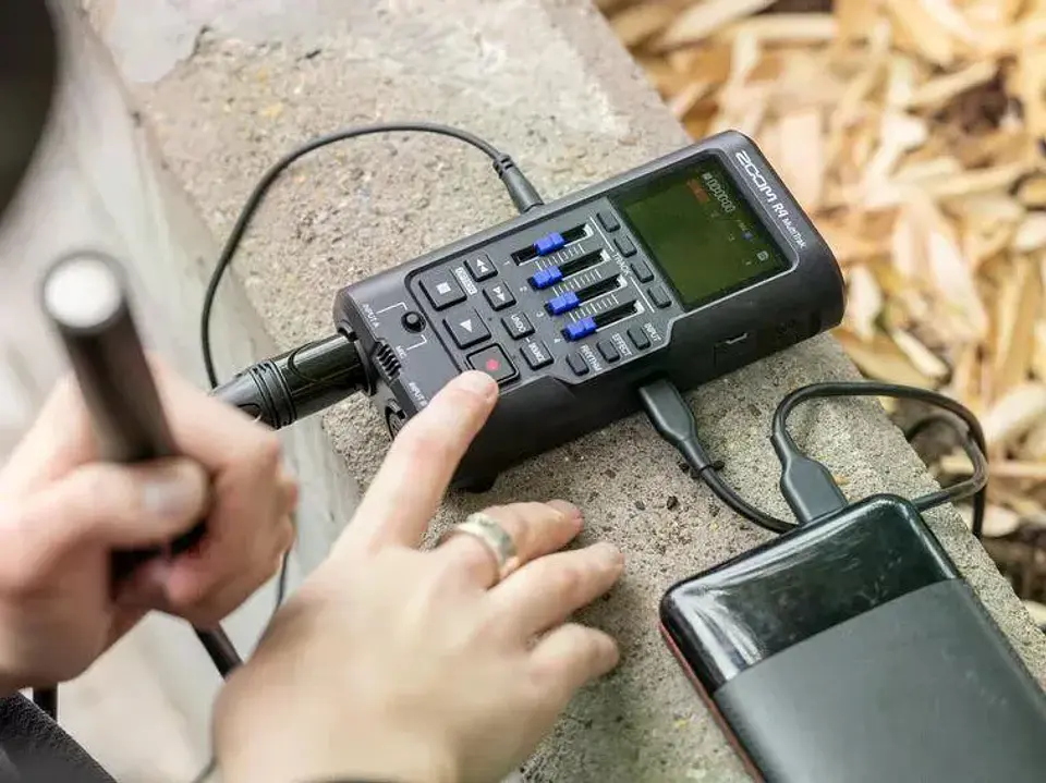 Zoom R4 Grabadora Multitrak 32bit Flotantes 7