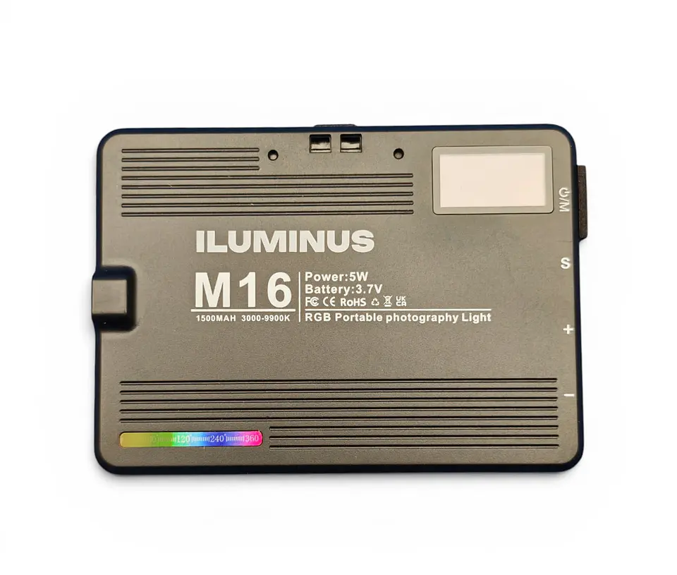 Iluminus IL-M16RGB Luz Led RGB Con Accesorios de Montaje 1