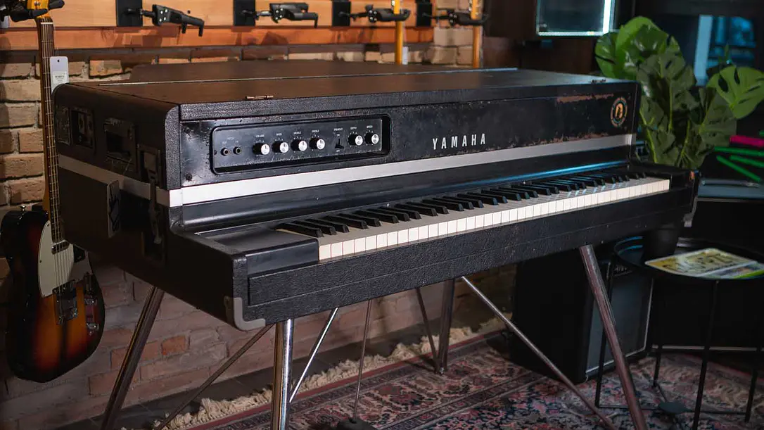 Pianos Y Teclados