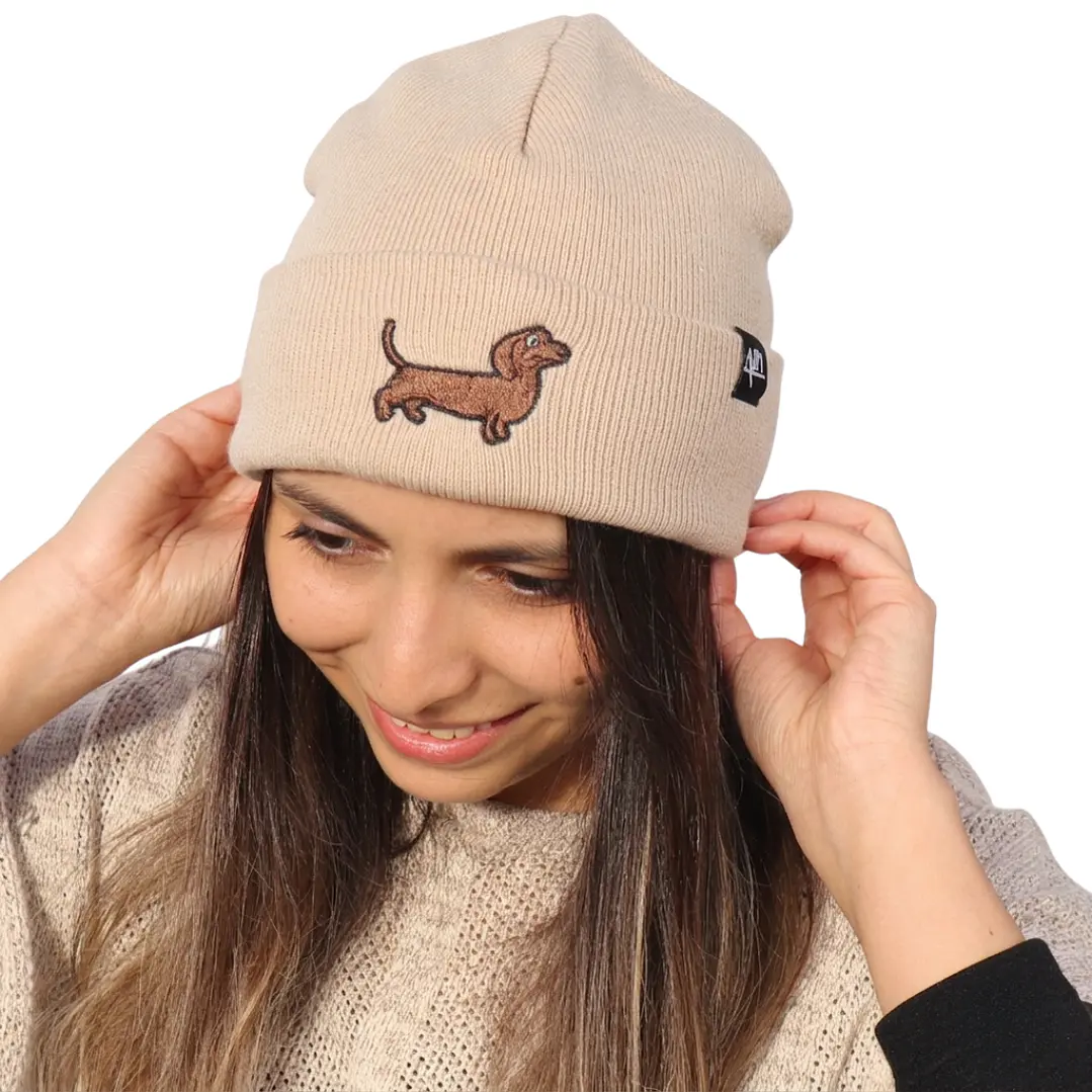 Gorro bordado con perro salchicha dachshund  1