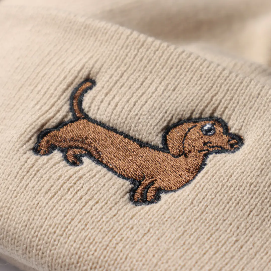 Gorro bordado con perro salchicha dachshund  5