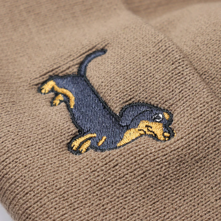 Gorro bordado con perro salchicha Dachshund  2