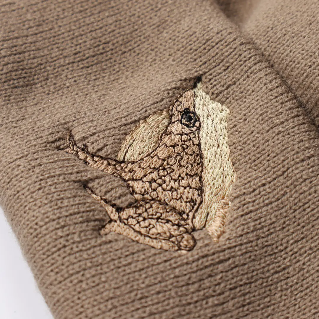 Gorro bordado con Ranita de Darwin  2