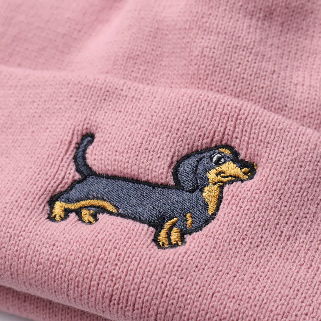Gorro bordado con perro salchicha Dachshund  4