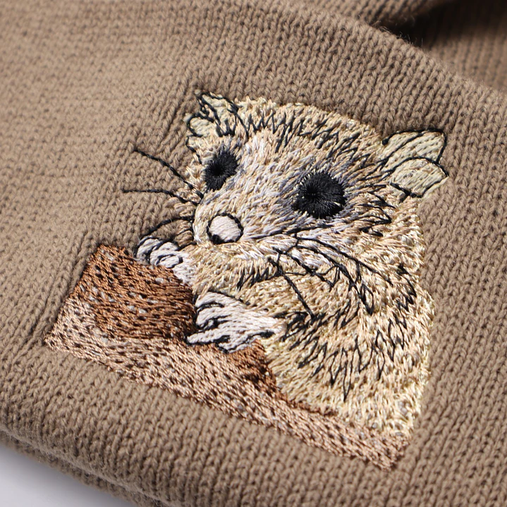Gorro bordado con Monito del Monte  2