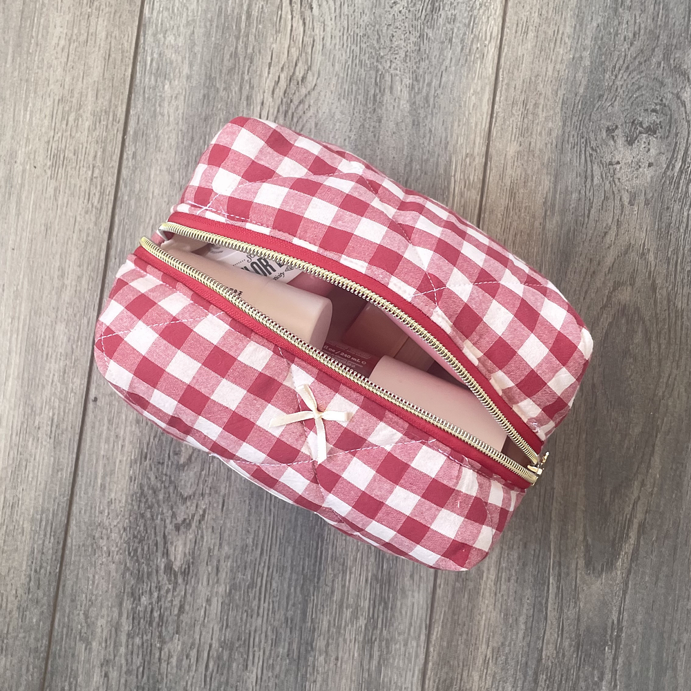 Emilia - Red picnic 1