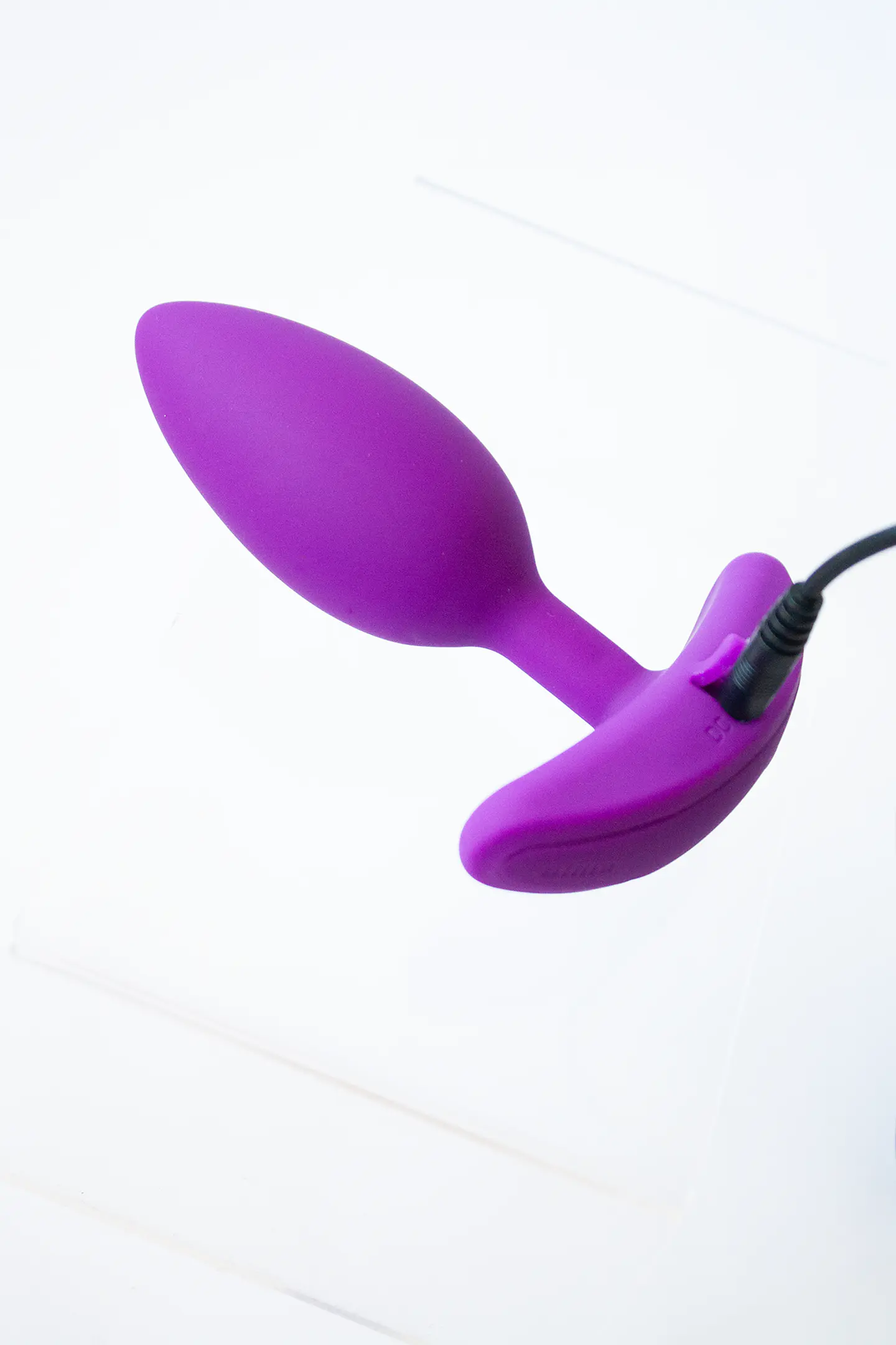 Plug Anal Vibrador Alma Cosmos Morado 3