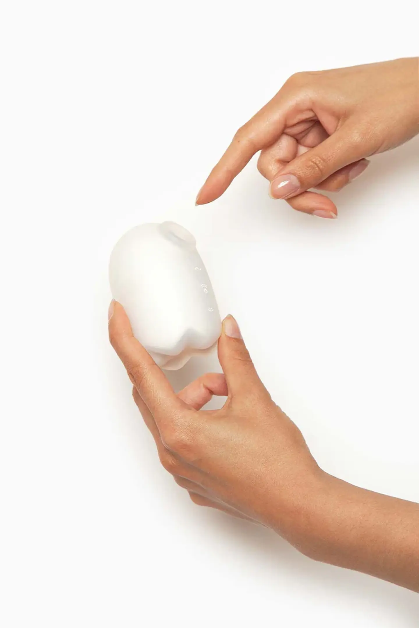 Vibrador con Succion Glowing Ghost Fluorecente - SATISFYER 2