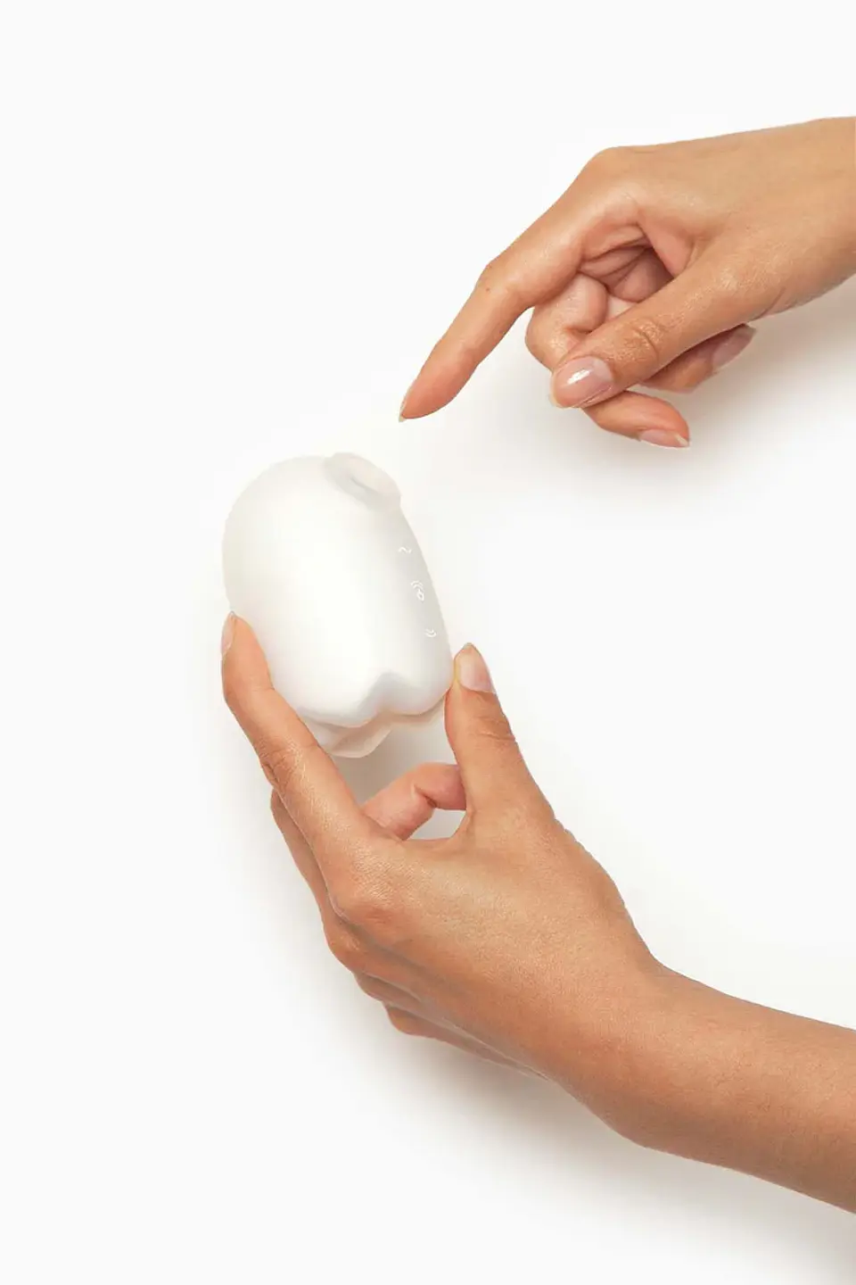 Vibrador con Succion Glowing Ghost Fluorecente - SATISFYER 2
