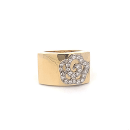 Anillo De Oro Amarillo 18K Sello Con Flor Tallada Con Diamantes 