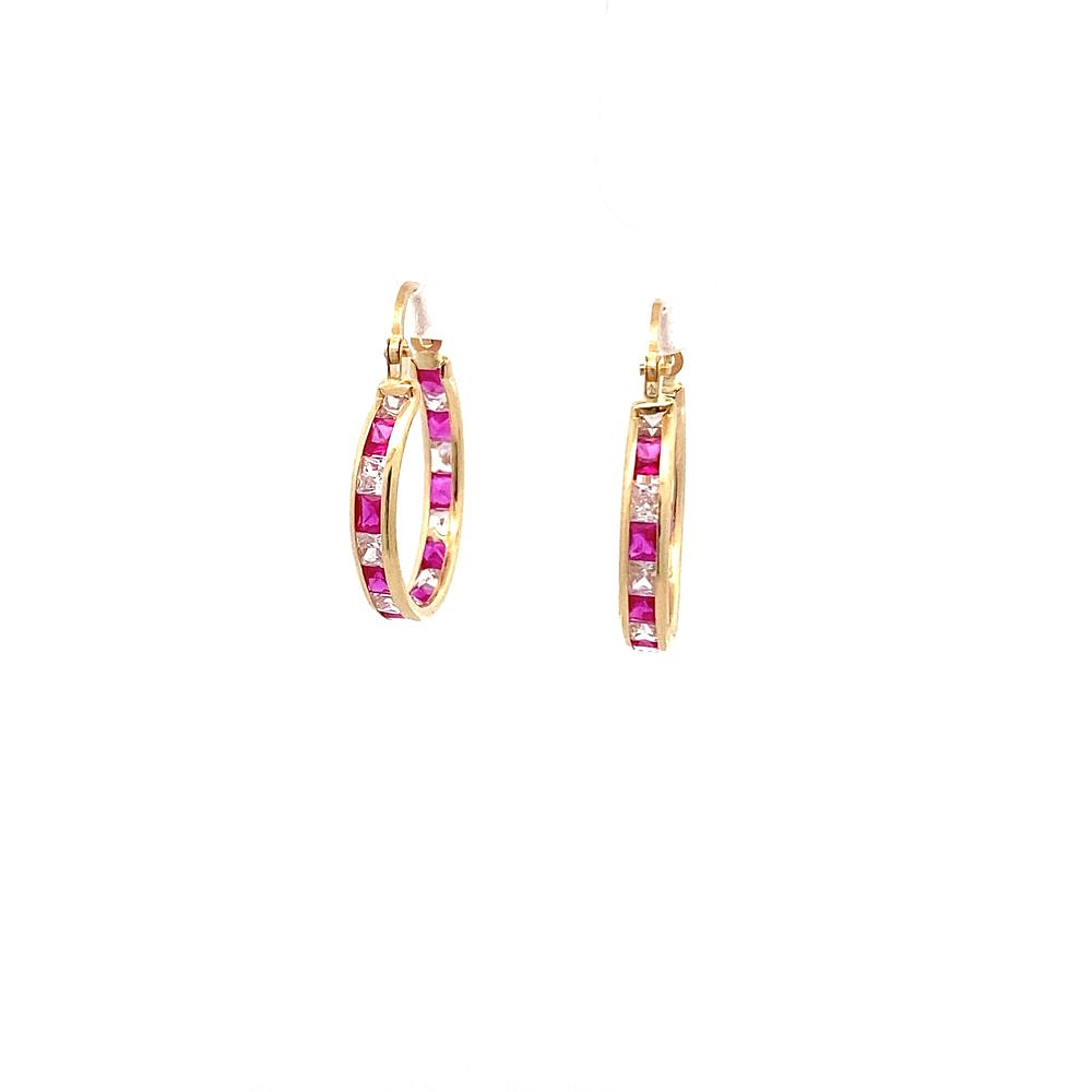 Aros De Oro Amarillo 18K Botes Con Piedras Incoloras Y Fucsia