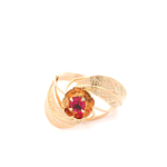 Anillo de Oro Rosado 18K Flor con Piedra Fucsia