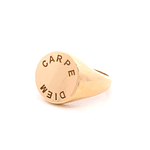 Anillo de Oro 18K con Sello "Carpe Diem" 