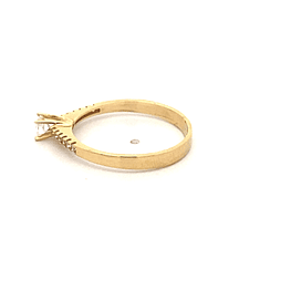 Anillo Oro Amarillo 18K Cintillo Solitario con Piedra