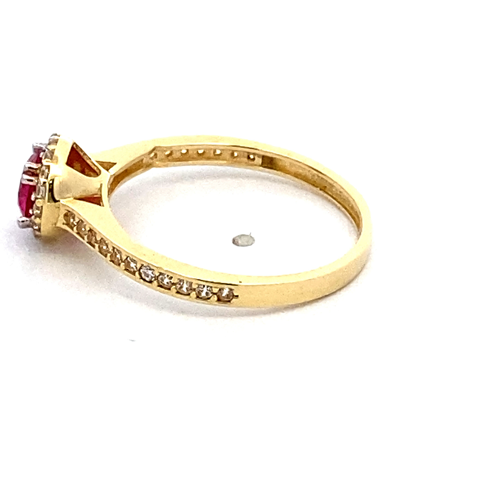 Anillo de Oro Amarillo 18K Halo Cintillo con 1 Piedra Fucsia y Micropiedras Incoloras