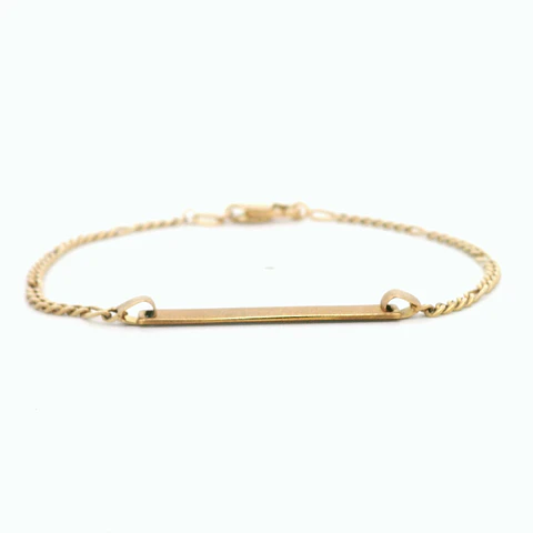 Pulsera de Oro Amarillo 18K Figaro 6x1 con Placa Facetada