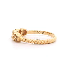 Anillo De Oro Amarillo 18K Cintillo De Flores Con Micropiedras Incoloras Y Tallado Lateral De Esferas